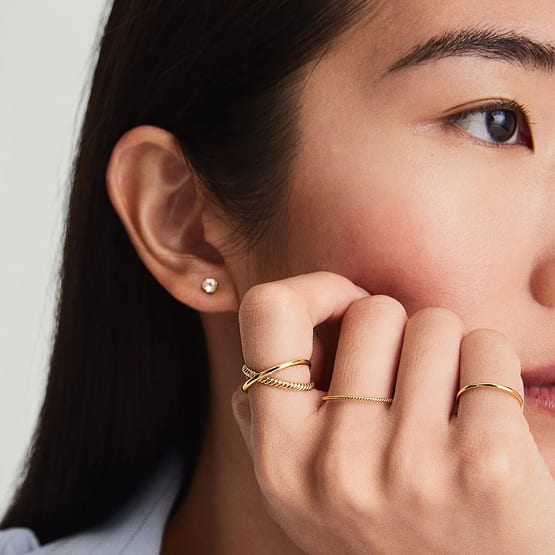 ◆MEJURI◆スタッカーリング14K 14k Gold & White Gold Baguette Stacker Ring - Jewelry | Mejuri